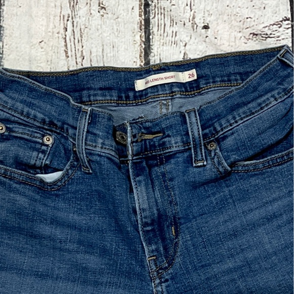 Levis Blue Denim Mid Length Shorts Womens Summer Beach Vacation - Picture 3 of 6